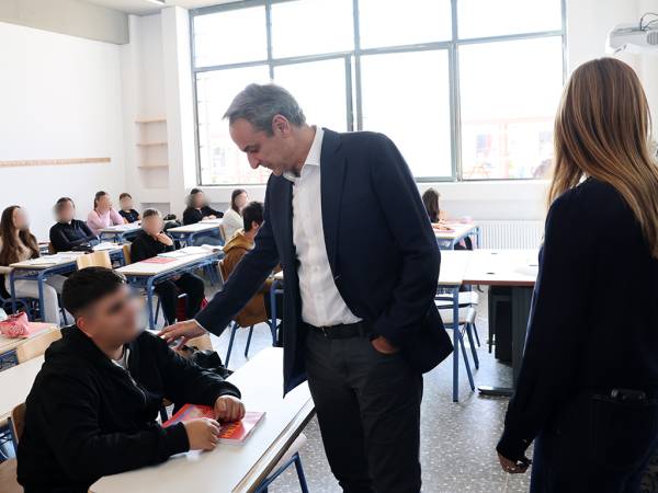 Στον Ασπρόπυργο ο Κ. Μητσοτάκης - Επισκέφθηκε το νέο Γυμνάσιο της πόλης