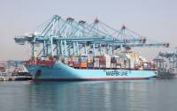 Maersk: Διακόπτει όλες τις διελεύσεις μέσω της Ερυθράς Θάλασσας