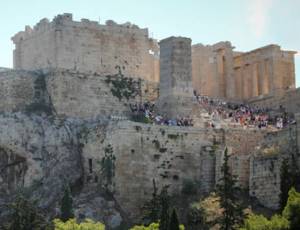 Πάνω από 10 δισ. τα έσοδα από τον τουρισμό στο 10μηνο