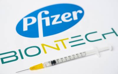 Pfizer και BioNTech υπέβαλαν αίτηση στον FDA για τη χορήγηση 4ης δόσης στους άνω των 65 ετών
