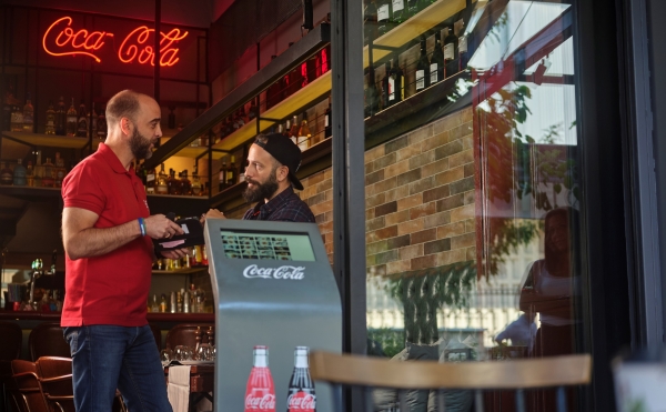 Coca-Cola Τρία Έψιλον: Αναζητεί 100 εποχικούς Μarket Developers σε 22 περιοχές της Ελλάδας