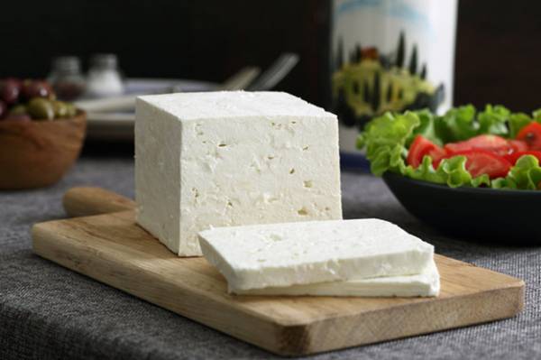 Πωλούσαν «λευκό τυρί» ως «φέτα ΠΟΠ» - Παραπέμπεται η εταιρεία στην Επιτροπή παραβάσεων του ΥΠΑΑΤ