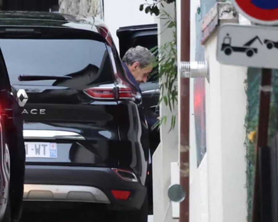 Αποφυλακίστηκε ο Σαρκοζί – Θα παραμείνει υπό παρακολούθηση στο σπίτι