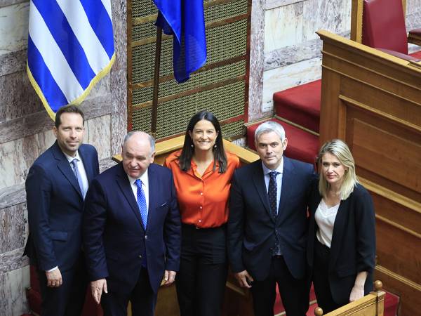 Ψηφίστηκε το νομοσχέδιο για το 13ωρο