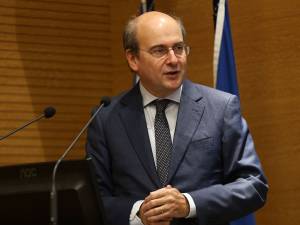 Κ. Χατζηδάκης: Η επενδυτική βαθμίδα βοηθάει να δανειζόμαστε φθηνότερα