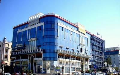 Metropolitan Hospital: Δωρεά 3 απινιδωτών στον δήμο Δελφών