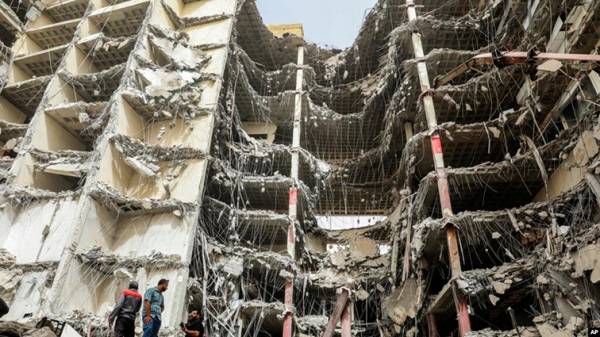 Ιράν: Στους 31 οι νεκροί από κατάρρευση κτιρίου στην Αμπαντάν