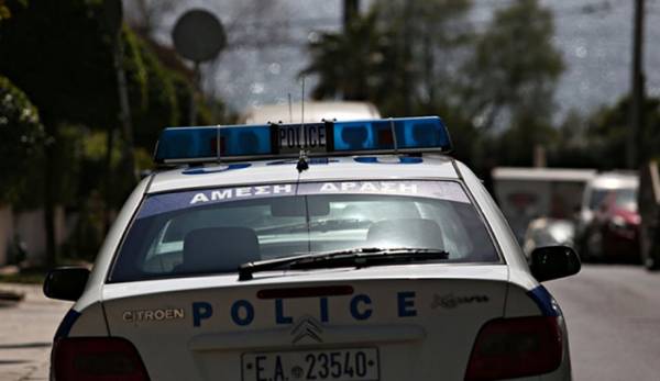 Βούλα: Συνελήφθη συγγραφέας για πλαστές επιταγές