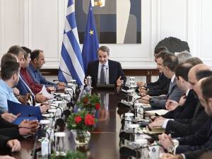 Μητσοτάκης σε αγρότες: Είμαστε εδώ να δώσουμε λύσεις αλλά τα δημοσιονομικά είναι περιορισμένα