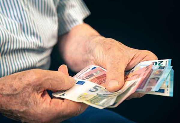 Χωρίς εισοδηματικά και περιουσιακά κριτήρια το επίδομα στους συνταξιούχους τον Νοέμβριο