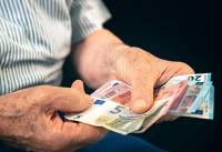 Χωρίς εισοδηματικά και περιουσιακά κριτήρια το επίδομα στους συνταξιούχους τον Νοέμβριο