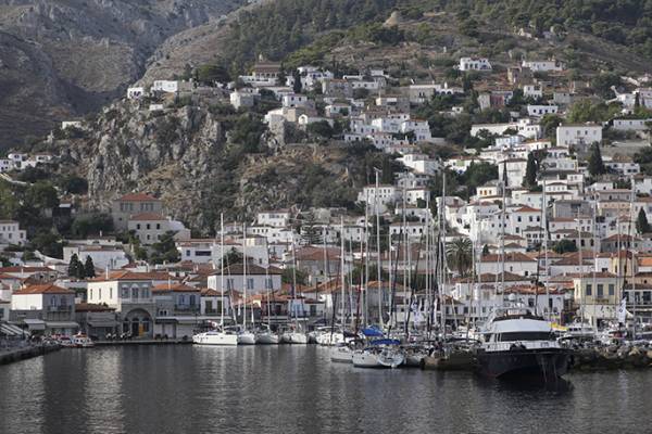 Μόνο με άδεια τα οχήματα στην Ύδρα