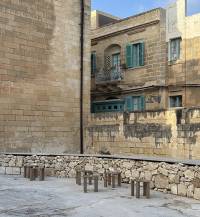 Η Syndea στηρίζει την τέχνη της ξερολιθιάς ως τόπο συνάντησης στη Biennale της Μάλτας