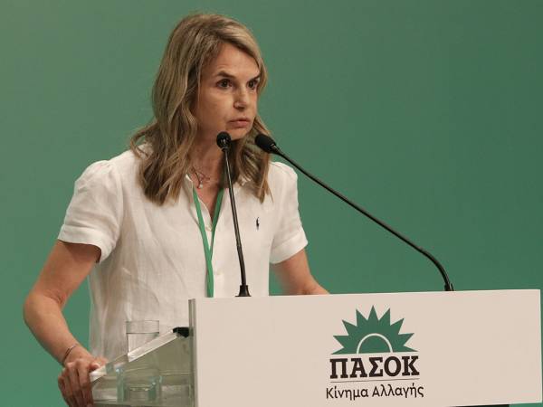 Η Μιλένα Αποστολάκη απέσυρε την υποψηφιότητά της από την κούρσα για την προεδρία του ΠΑΣΟΚ