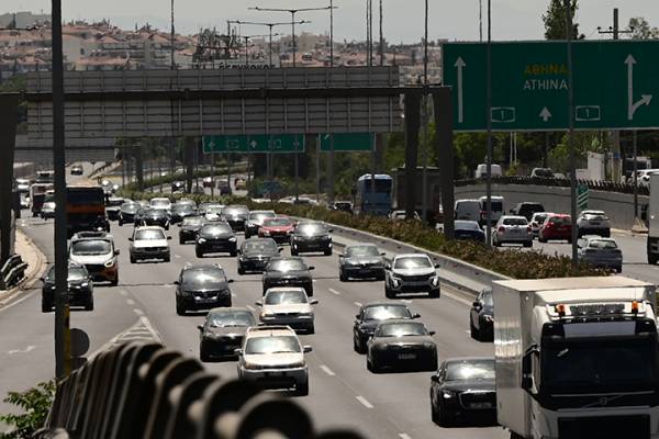 Μείωση 0,1% στις πωλήσεις αυτοκινήτων τον Νοέμβριο