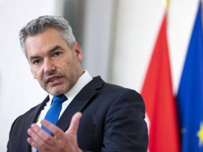 Αυστριακός καγκελάριος: «Αν δεν αντιμετωπίσουμε τον πληθωρισμό, θα χρειαστούμε αλκοόλ ή ψυχοφάρμακα»
