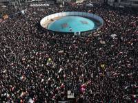 Πλήθος κόσμου συγκεντρώθηκε στην Τεχεράνη για να στηρίξει τον νέο Ανώτατο Ηγέτη του Ιράν, τον γιο του Χαμενεΐ, Μοζτάμπα