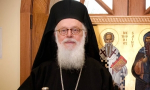 O Αρχιεπίσκοπος Αλβανίας διεγνώσθη με Covid-19 και μεταφέρεται με C-130 στην Ελλάδα