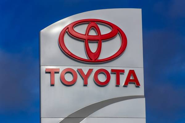 Toyota: Διατηρεί τον τίτλο της κορυφαίας αυτοκινητοβιομηχανίας στον κόσμο με ρεκόρ πωλήσεων το 2025
