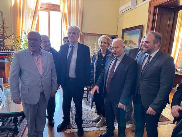 Χρ. Στυλιανίδης από Σύρο: «Ευρωπαϊκή χρηματοδότηση έως 400 εκατομμύρια και 12ετείς συμβάσεις για τις άγονες γραμμές από τους βασικούς στόχους του υπουργείου