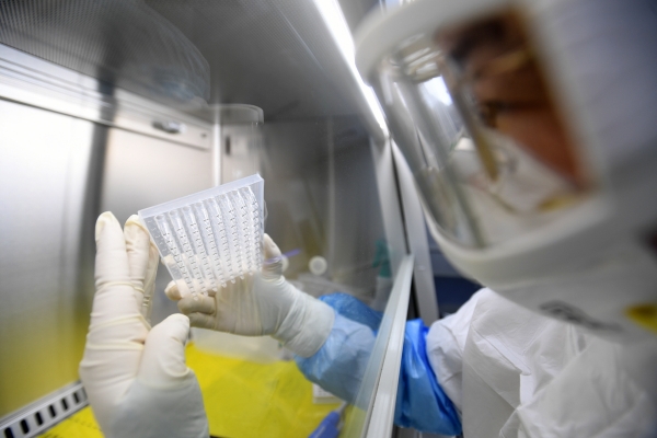 Johnson &amp; Johnson: Συμφωνία με Emergent BioSolutions Inc για την παραγωγή εμβολίου