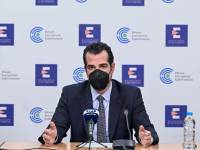 Τέλος οι μάσκες και στους εσωτερικούς χώρους έως τις 15/09