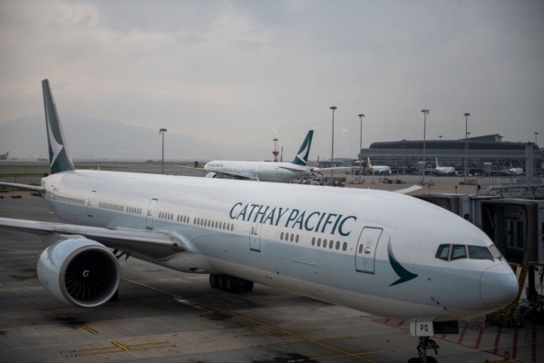 Cathay Pacific: Υποβάθμισε τις εκτιμήσεις για την επιβατική ικανότητα