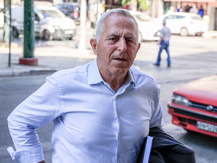 Ανεξαρτητοποιήθηκε και ο Ευάγγελος Αποστολάκης - Με 27 πλέον βουλευτές ο ΣΥΡΙΖΑ