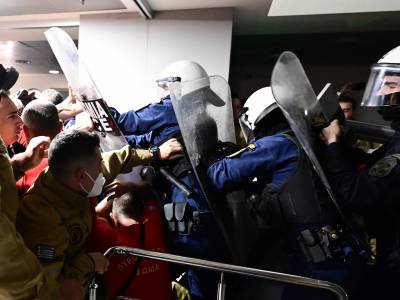 Βασίλης Κικίλιας: «Προβοκάτσια» η εισβολή των εποχικών Πυροσβεστών στο Υπουργείο