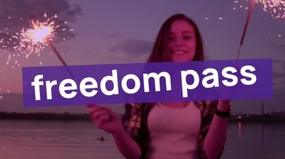 Ανοίγει αύριο η πλατφόρμα freedom pass για την προπληρωμένη κάρτα των 150 ευρώ